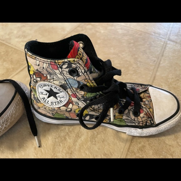 Converse Chuck Taylor All Star Hi Tops Looney Tunes Sz US 12Y - Picture 5 of 5